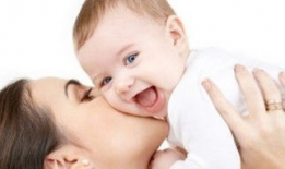 婴儿吃奶视频,宝宝吸吮奶瓶的温馨瞬间