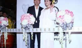 美女挤奶视频,美女挤奶瞬间，揭秘农场生活日常